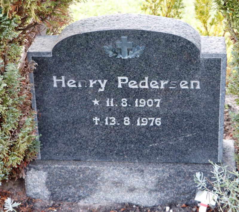 Henry  Pedersen  .JPG